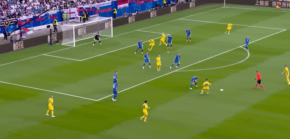 欧洲杯半场：施兰茨头球破门 穆德里克悍然射天 斯洛伐克暂1-0乌克兰