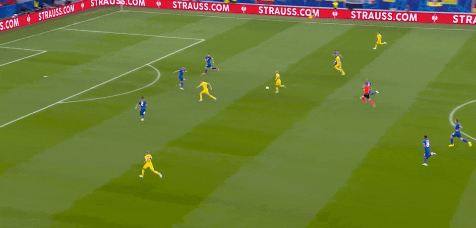 欧洲杯半场：施兰茨头球破门 穆德里克悍然射天 斯洛伐克暂1-0乌克兰