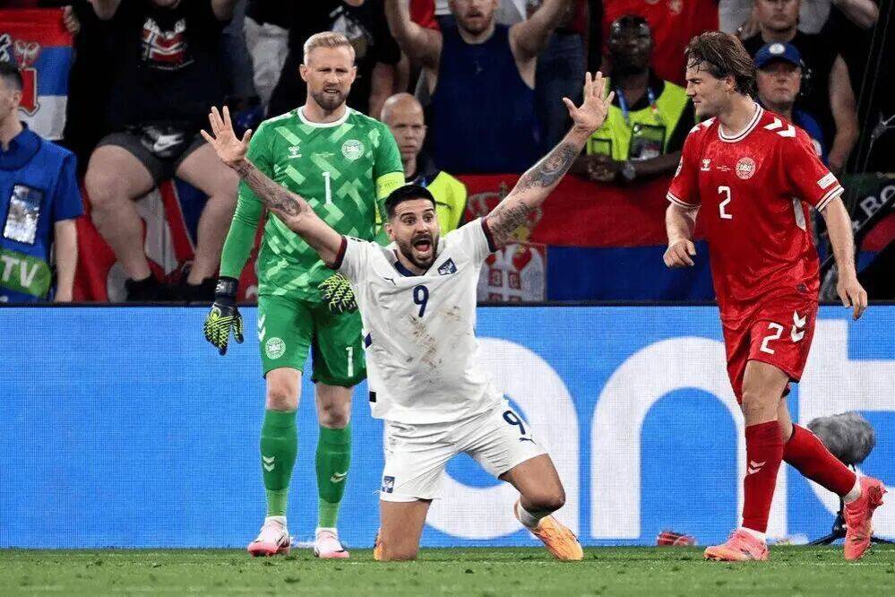 米特罗维奇：我们被黑了 我在禁区内被衣衫拉扯 没有罚点球